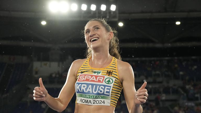 Leichtathletik-EM 2024: Gesa Felicitas Krause aus Deutschland freut sich über Silber im 3000-Meter-Hindernislauf.