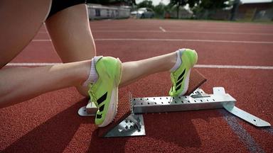 Füße im Startblock