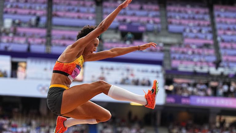 Malaika Mihambo springt bei der Leichtathletik-Team-EM in Madrid
