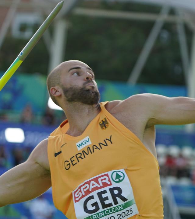 Deutschlands Julian Weber beim seinem ersten Versuch beim Speerwurf.