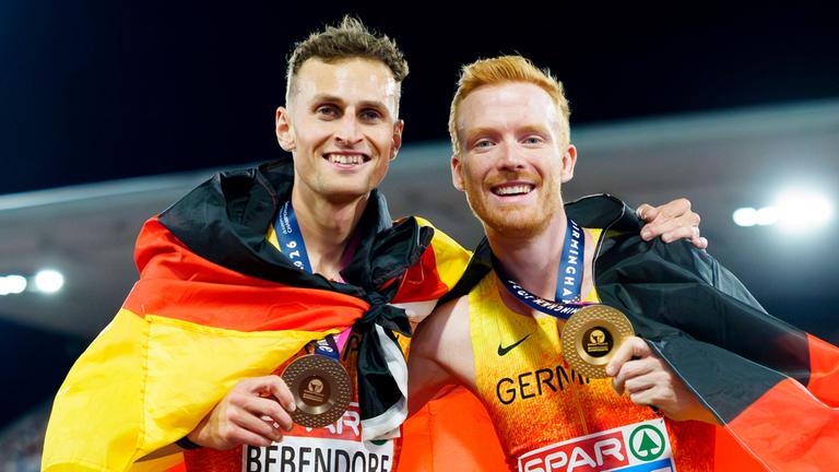 Frederik Ruppert (Deutschland), Europameister über 3000 m Hindernislauf, und der Drittplatzierte Karl Bebendorf bei der EM am 16. August 2026 in Birmingham, Großbritannien.