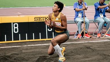 Malaika Mihambo reagiert nach ihrem Sprung bei der Leichtathletik-WM.