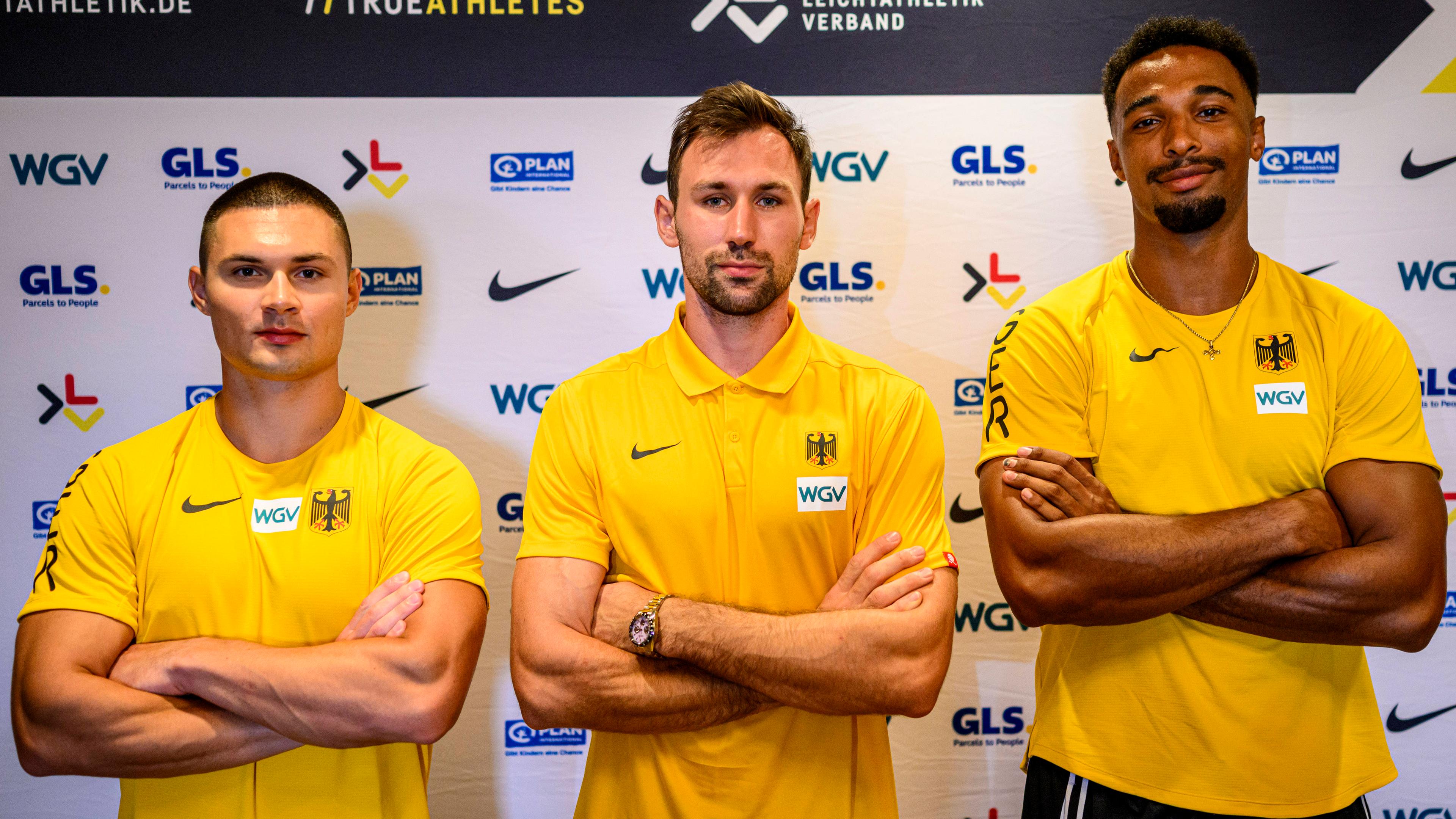Die deustchen Zehnkämpfer Till Steinforth, Niklas Kaul und Leo Neugebauer bei der Leichtathletik-WM in Tokio.