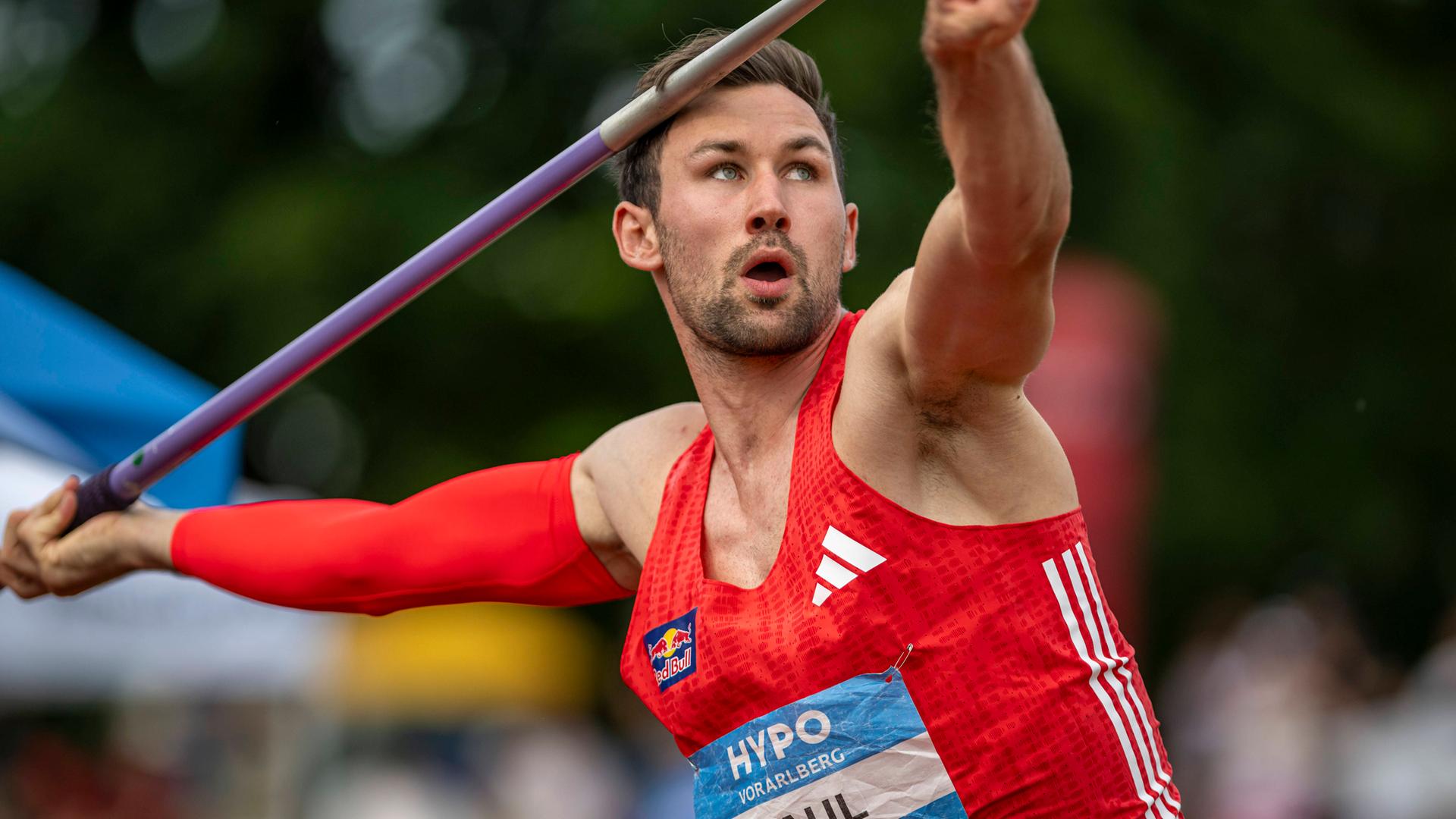 Zehnkämpfer Niklas Kaul beim Speerwurf.