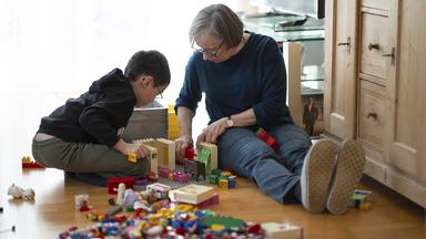 Wunschgroßeltern: Mehr als Kinderbetreuung