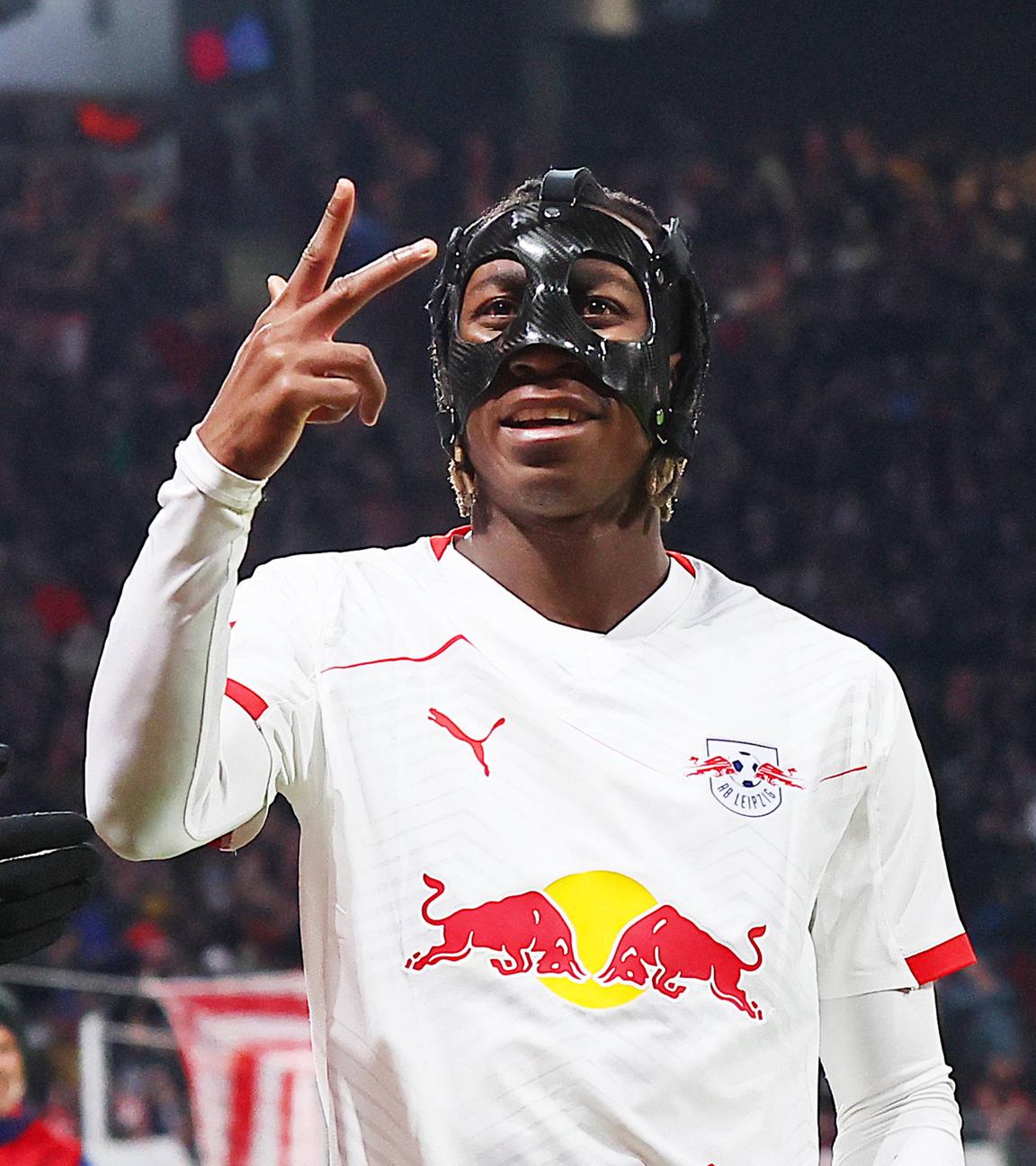 Yan Diomande (49, RB Leipzig) jubelt. 