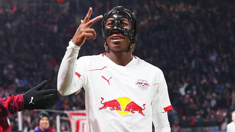 Yan Diomande (49, RB Leipzig) jubelt. 
