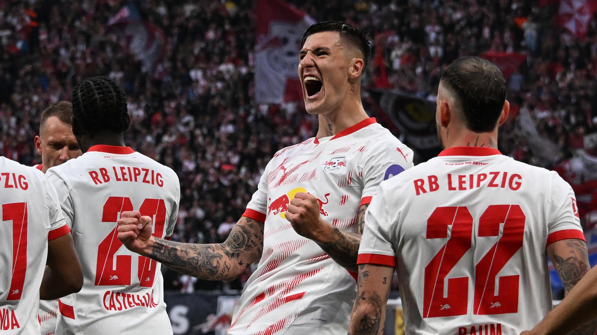 Torjubel nach dem Tor zum 1:0 durch Benjamin Sesko (RB Leipzig).