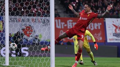 Liverpools uruguayischer Stürmer (#09) Darwin Nunez erzielt das erste Tor.