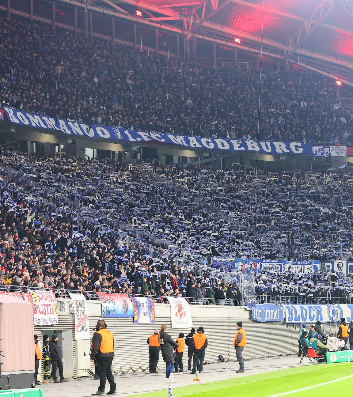 Fans von Magdeburg in der Red Bull Arena.