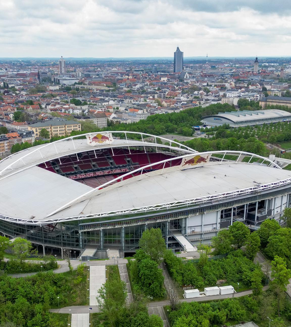 Das Stadion des RB Leipzig ist aus der Vogelperspektive zu sehen.
