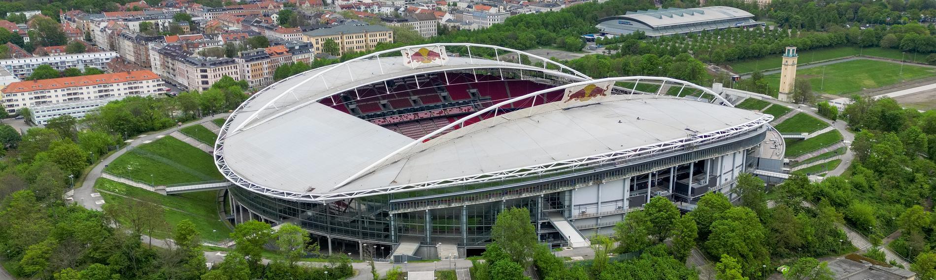 Das Stadion des RB Leipzig ist aus der Vogelperspektive zu sehen.
