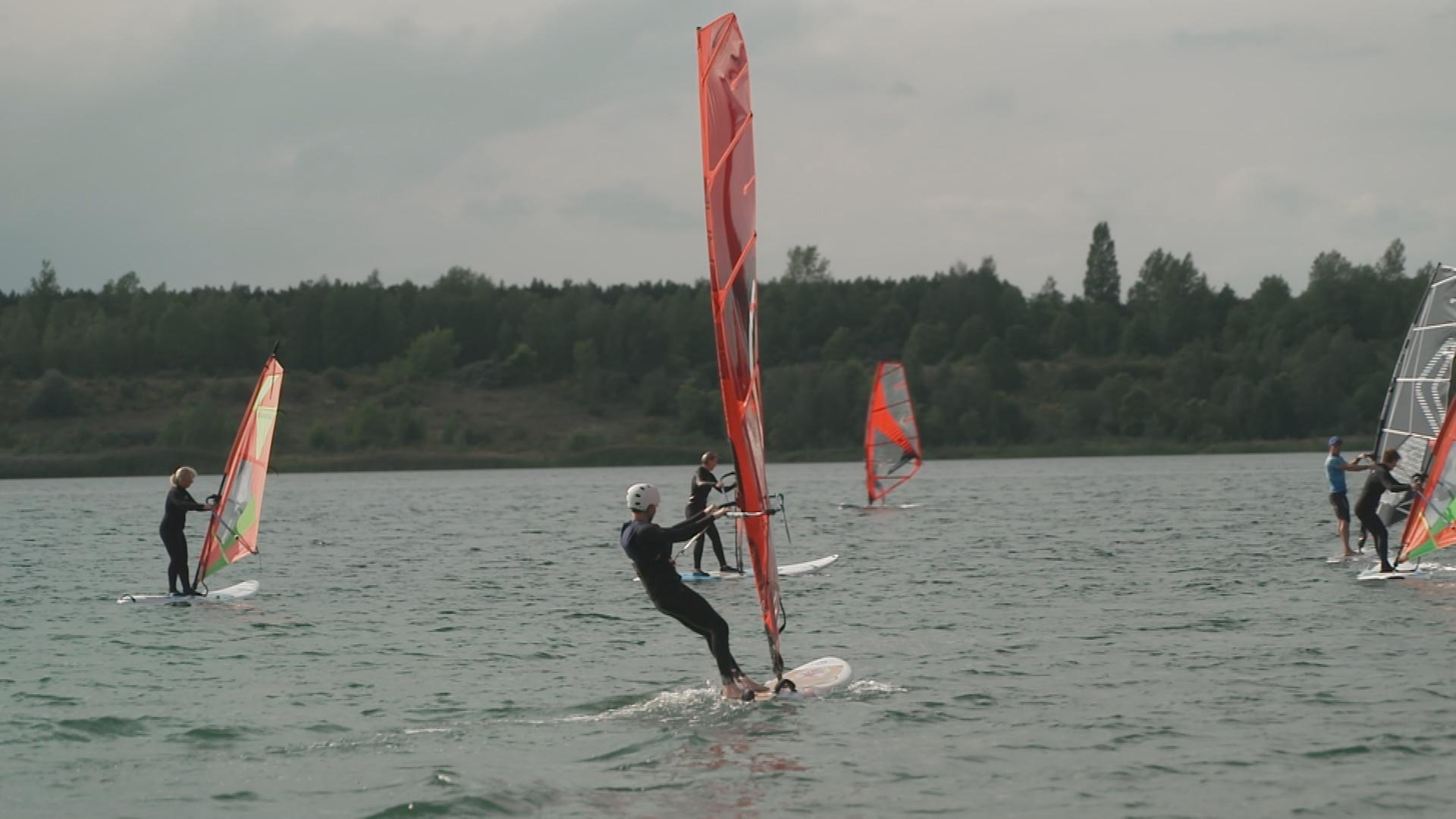 Windsurfer auf den Leipziger Seen