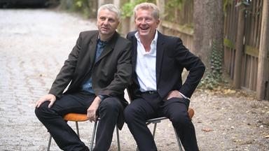 Die Schauspieler Udo Wachtveitl (als Kommissar Leitmayr, l) und Miroslav Nemec (als Kommissar Batic), aufgenommen bei Dreharbeiten der «Tatort»-Folge 744.