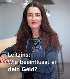 Eine Frau, im Vordergrund der Schriftzug "Leitzins: Wie beeinflusst er dein Geld?"