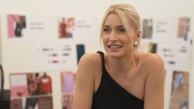 Lena Gercke lacht im Interview