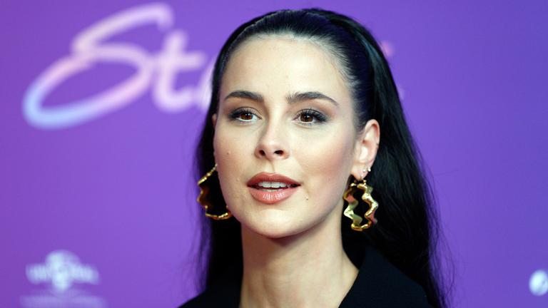 Die 34-jährige Eurovision Song Contest Gewinnerin soll ihr zweites Baby mit Mark Forster erwarten. Das meldet die Bunte. Vor fünf Jahren kam ihr erstes Kind, ein Sohn, zur Welt. (25.02.2026)