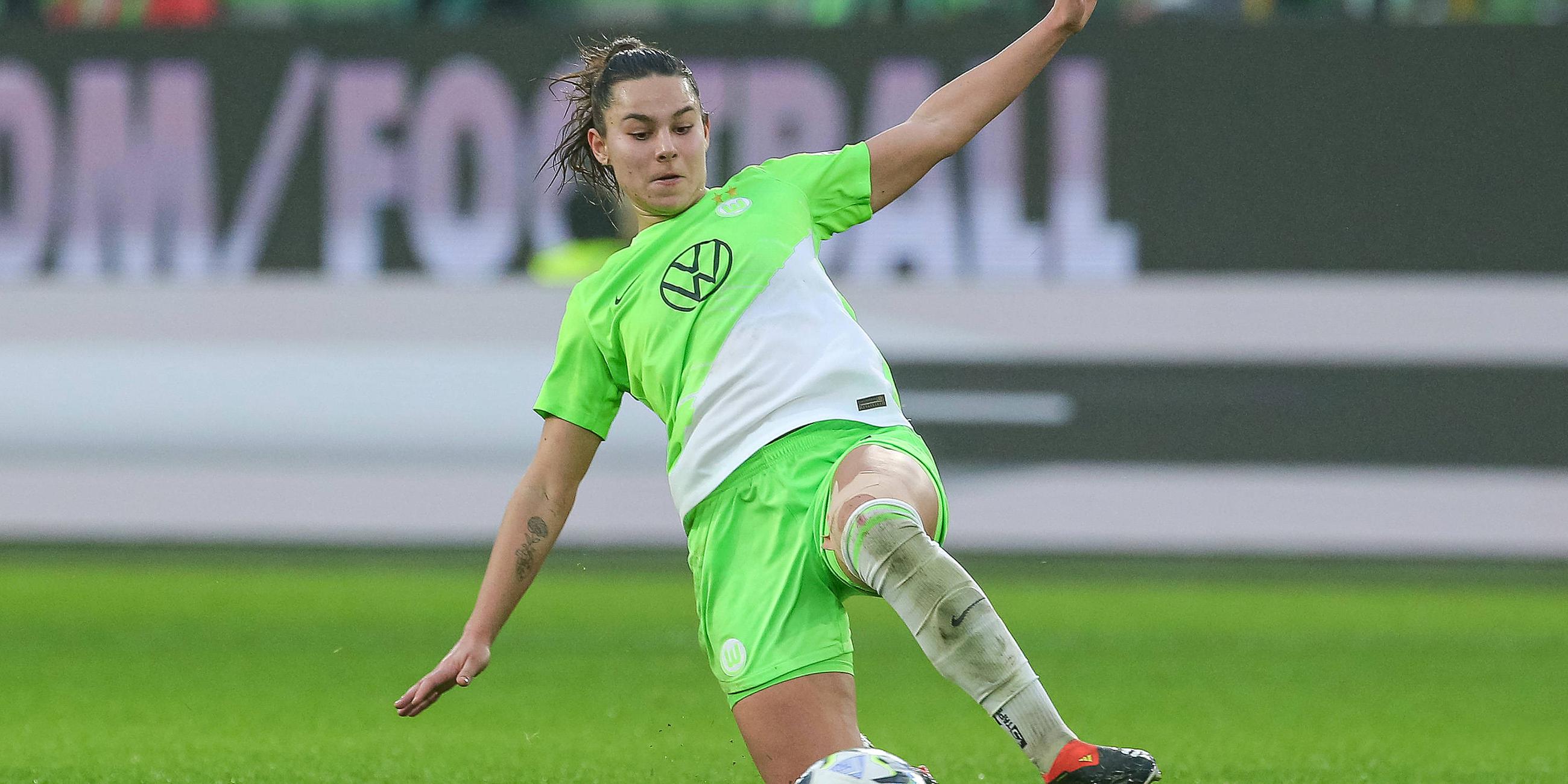 Lena Oberdorf am Ball, aufgenommen am 11.02.2024