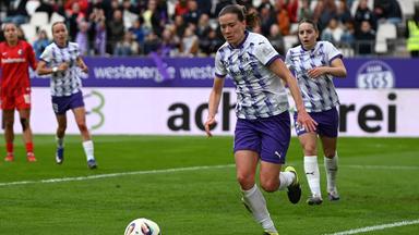 Fußballerin Lena Ostermeier vom SGS Essen am 17.05.2026 in Aktion gegen den SC Freiburg in Essen.