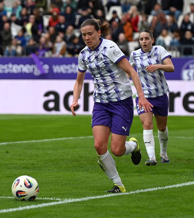 Fußballerin Lena Ostermeier vom SGS Essen am 17.05.2026 in Aktion gegen den SC Freiburg in Essen.