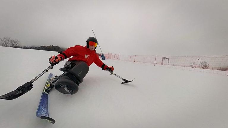 Monoski-Fahrer Leon Gensert