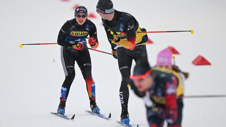 Ski nordisch, Weltmeisterschaft, Para-Langlauf - Sprint klassisch: Leonie Maria Walter (l.) mit ihrem Guide auf der Strecke.