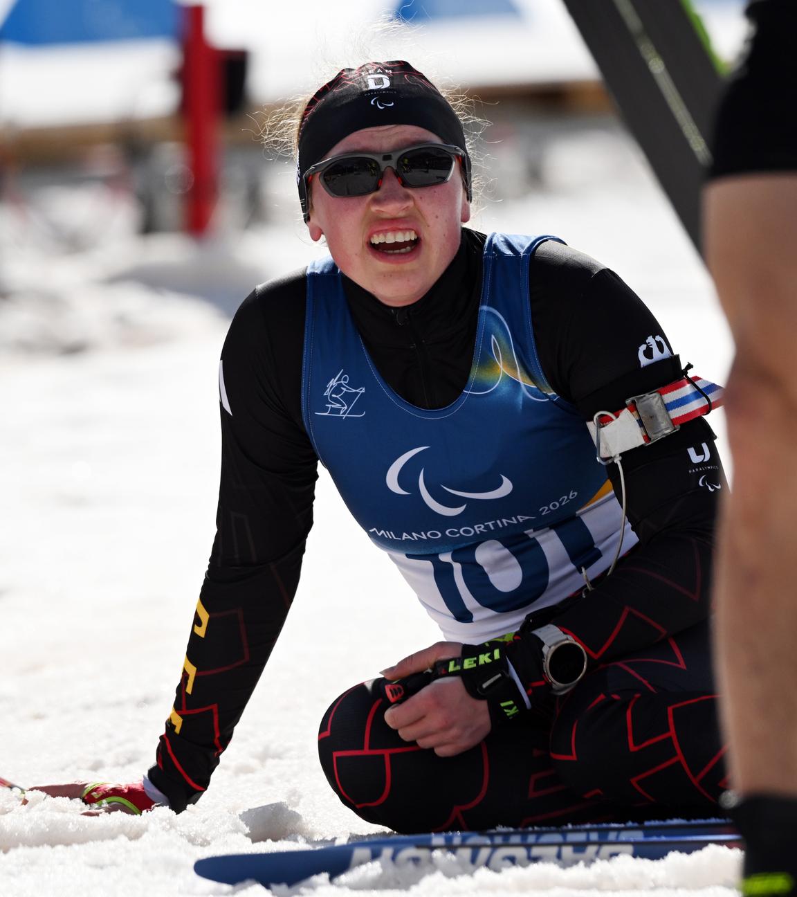 Leonie Walter im Ziel beim Para Biathlon