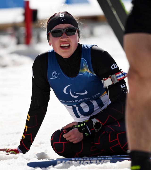 Leonie Walter im Ziel beim Para Biathlon
