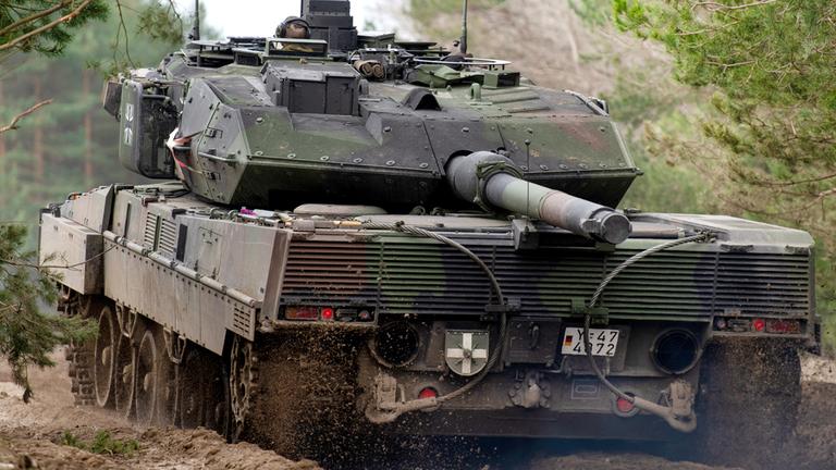 Ein Kampfpanzer vom Typ Leopard 2 A7V. (Archiv)