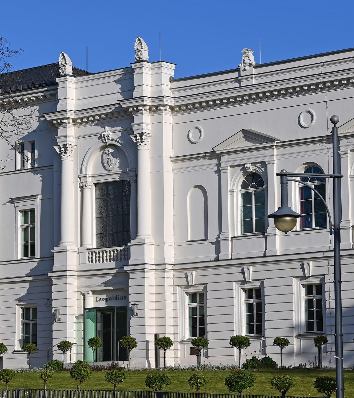  Blick auf den Sitz der Nationalen Akademie der Wissenschaften Leopoldina in Halle/Saale.