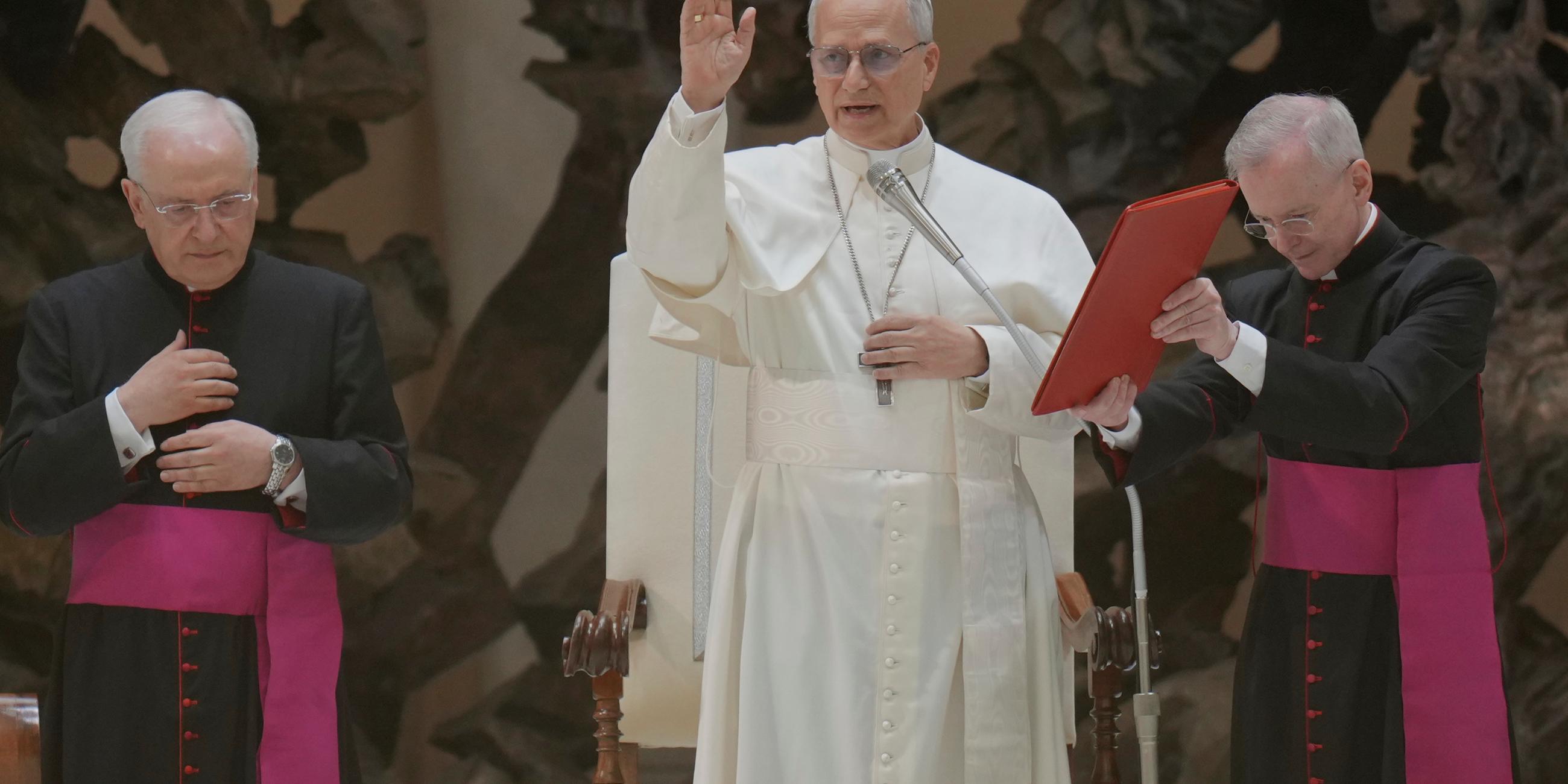 Papst Leo XIV. trifft sich zur Audienz mit internationalen Medienvertretern in der Halle Paul VI. im Vatikan.