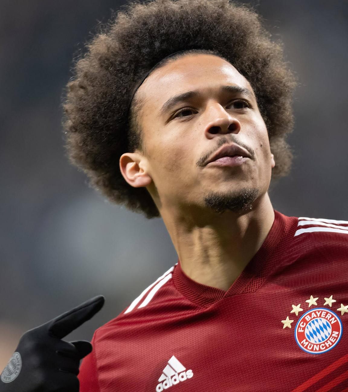 Eintracht Frankfurt - FC Bayern München, 1. FBL Leroy Sane (Bayern München, 10) jubelt nach seinem Tor zum 0:1. Bundesligaspiel zwischen Eintracht Frankfurt und dem FC Bayern München am 26. Februar 2022 im Deutsche Bank Park in Frankfurt am Main. 