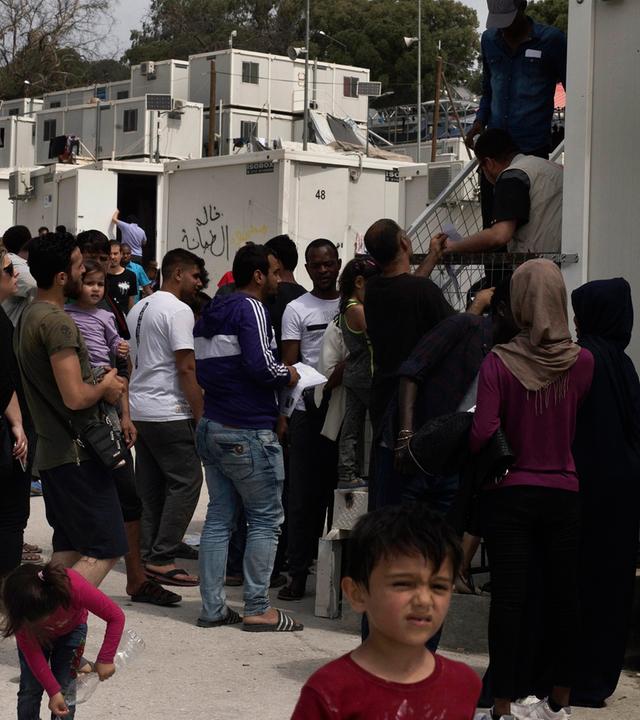 Archiv: Flüchtlinge in einem Lager am 04.05.2018 auf Lesbos