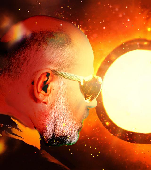 Harald Lesch vor Guckloch in Inferno