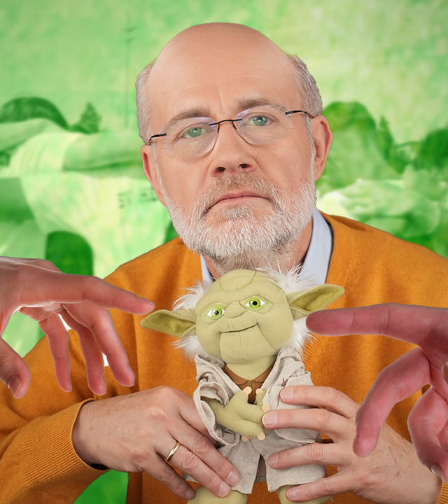 Harald Lesch mit Yoda, sich berührenden Händen und sich umarmenden Fußballern (Montage)