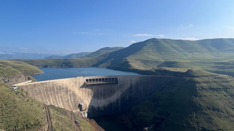 Ein Staudamm in Lesotho, Afrika.