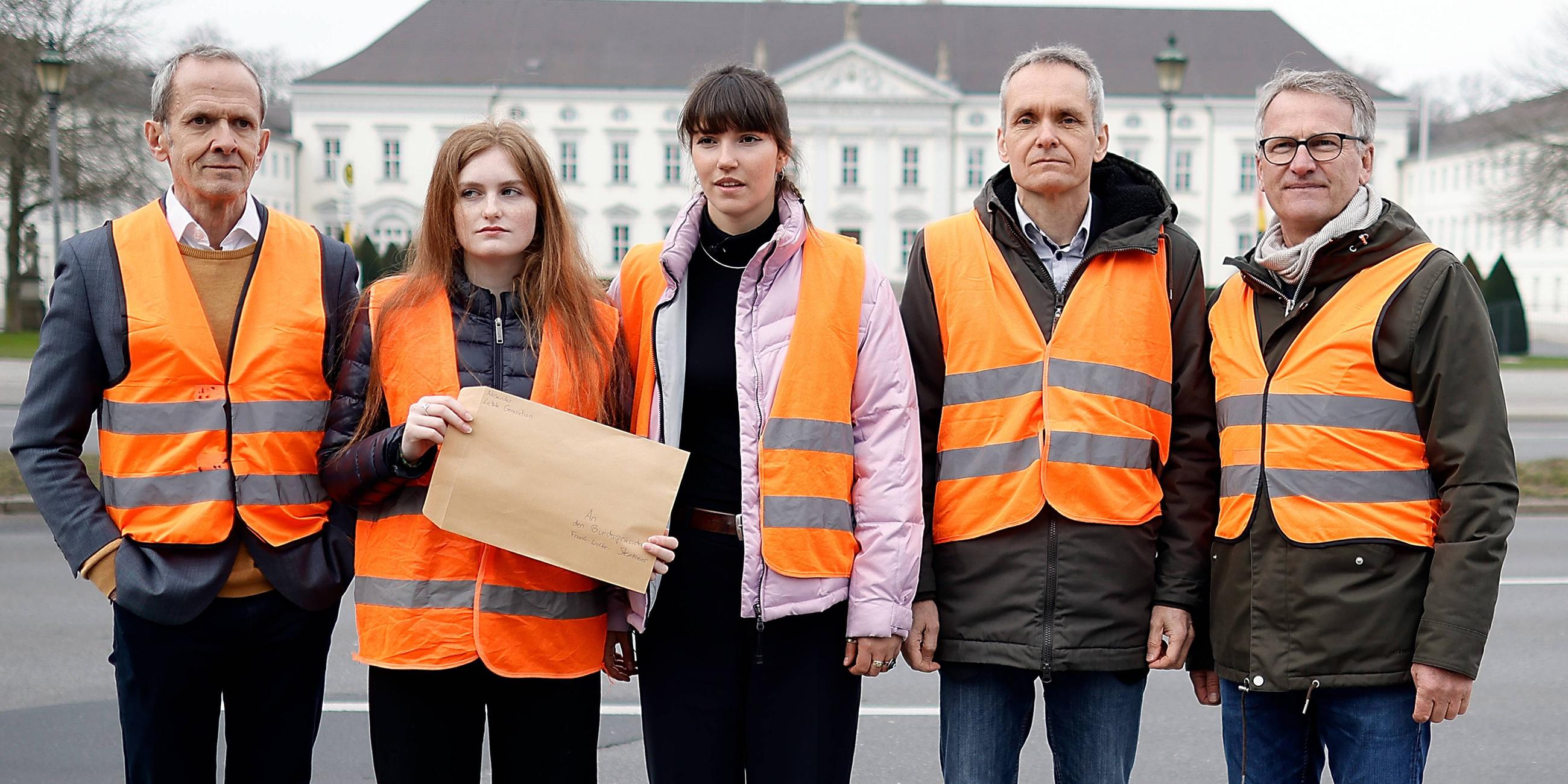 Eine Pressekonferenz der "Letzten Generation" heute vor dem Schloss Bellevue.