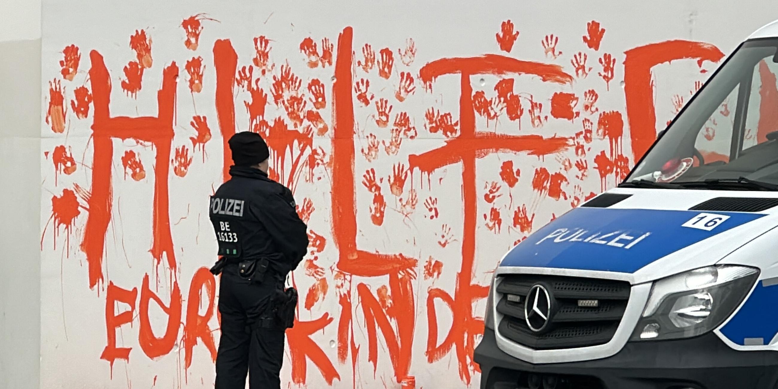 Ein Protest der letzten Generation gegen die Klimapolitik der Bundesregierung in Berlin.