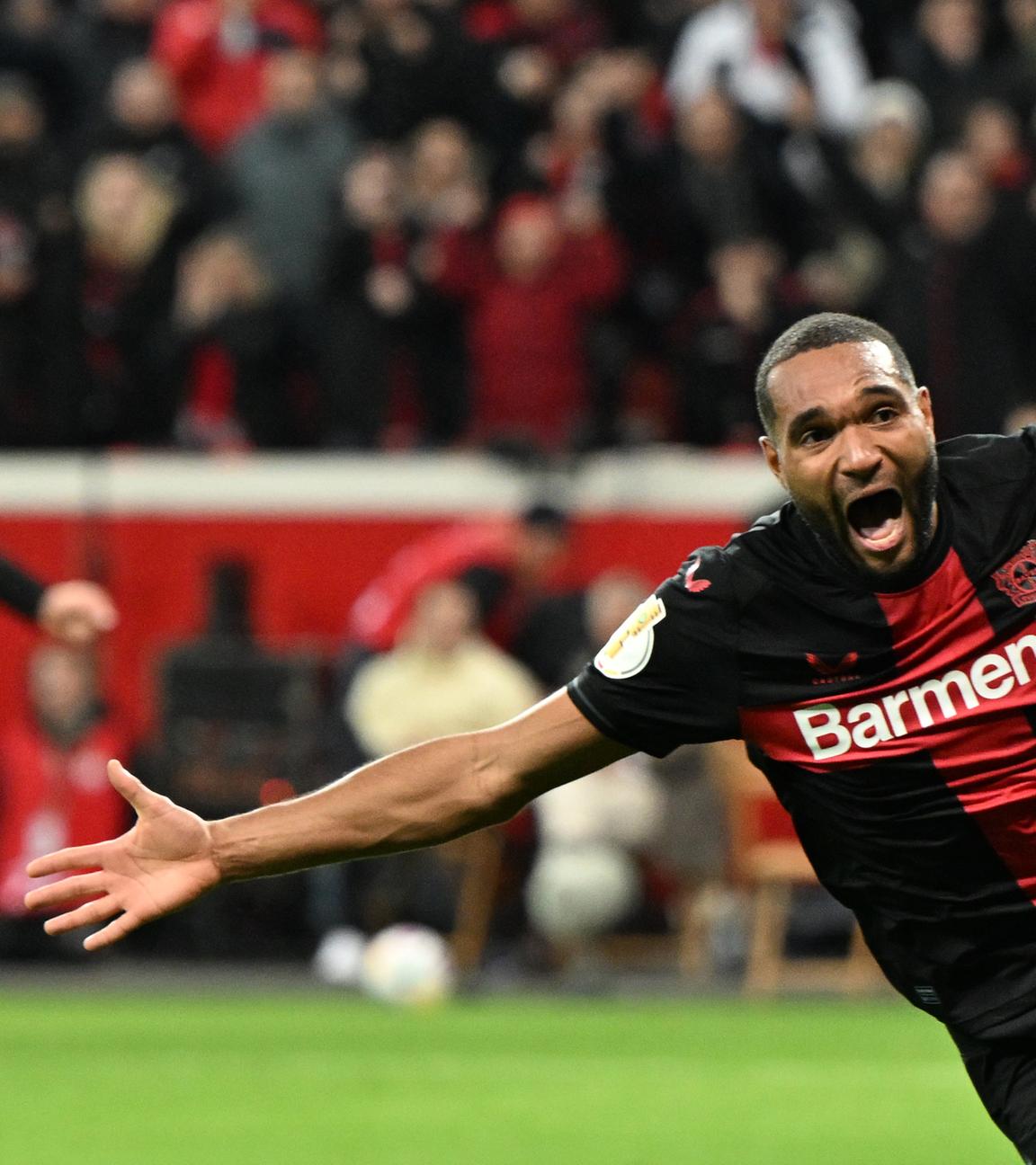 DFB-Pokal, Bayer Leverkusen - VfB Stuttgart, Viertelfinale:  Leverkusens Jonathan Tah jubelt nach seinem Tor zum 3:2.