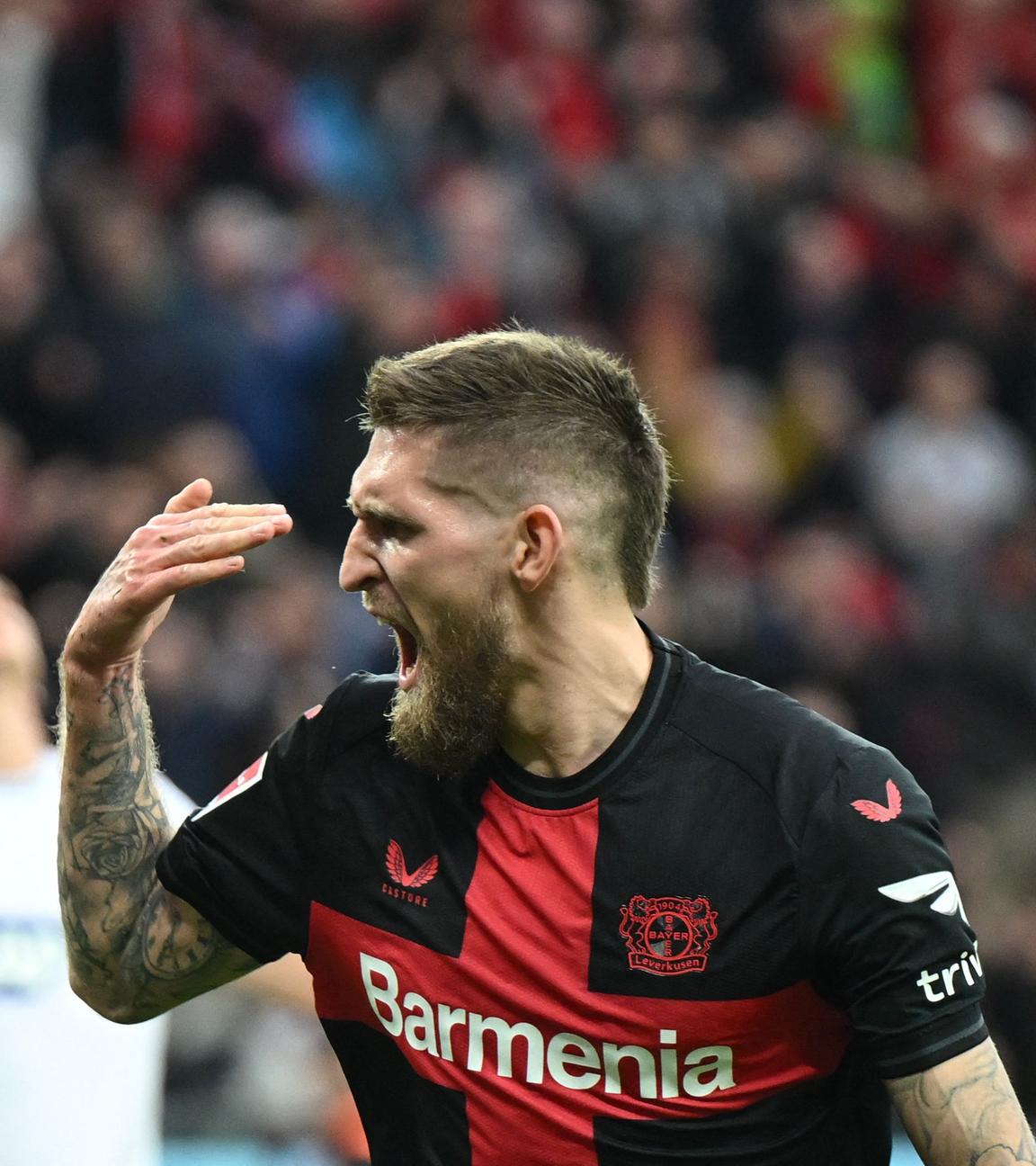 Robert Andrich (Bayer 04 Leverkusen) feiert den Ausgleichstreffer gegen die TSG Hoffenheim.