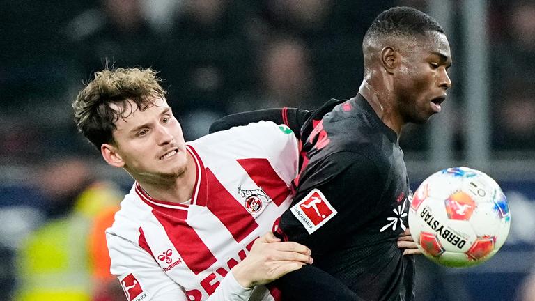 Christian Kofane und Rav van den Berg in Leverkusen am 13.12.25