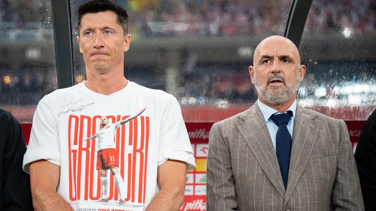 Robert Lewandowski (l.) und Trainer Michal Probierz beim Freundschaftsspiel gegen Moldawien