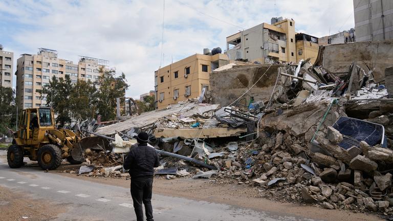 Nach einer Reihe von Luftangriffen auf den Libanon weitet die israelische Armee zusätzlich ihre Bodenoffensive aus. 