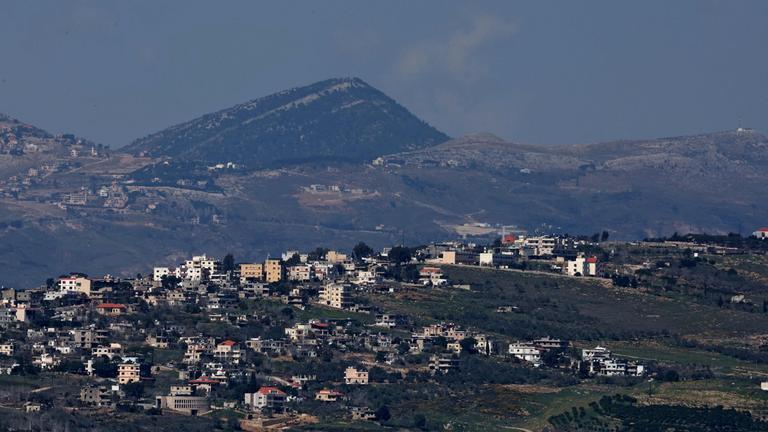 Blick auf die Landschaft im Süden Libanons: Rauch steigt auf nach einem israelischen Angriff am 10. März 2026.