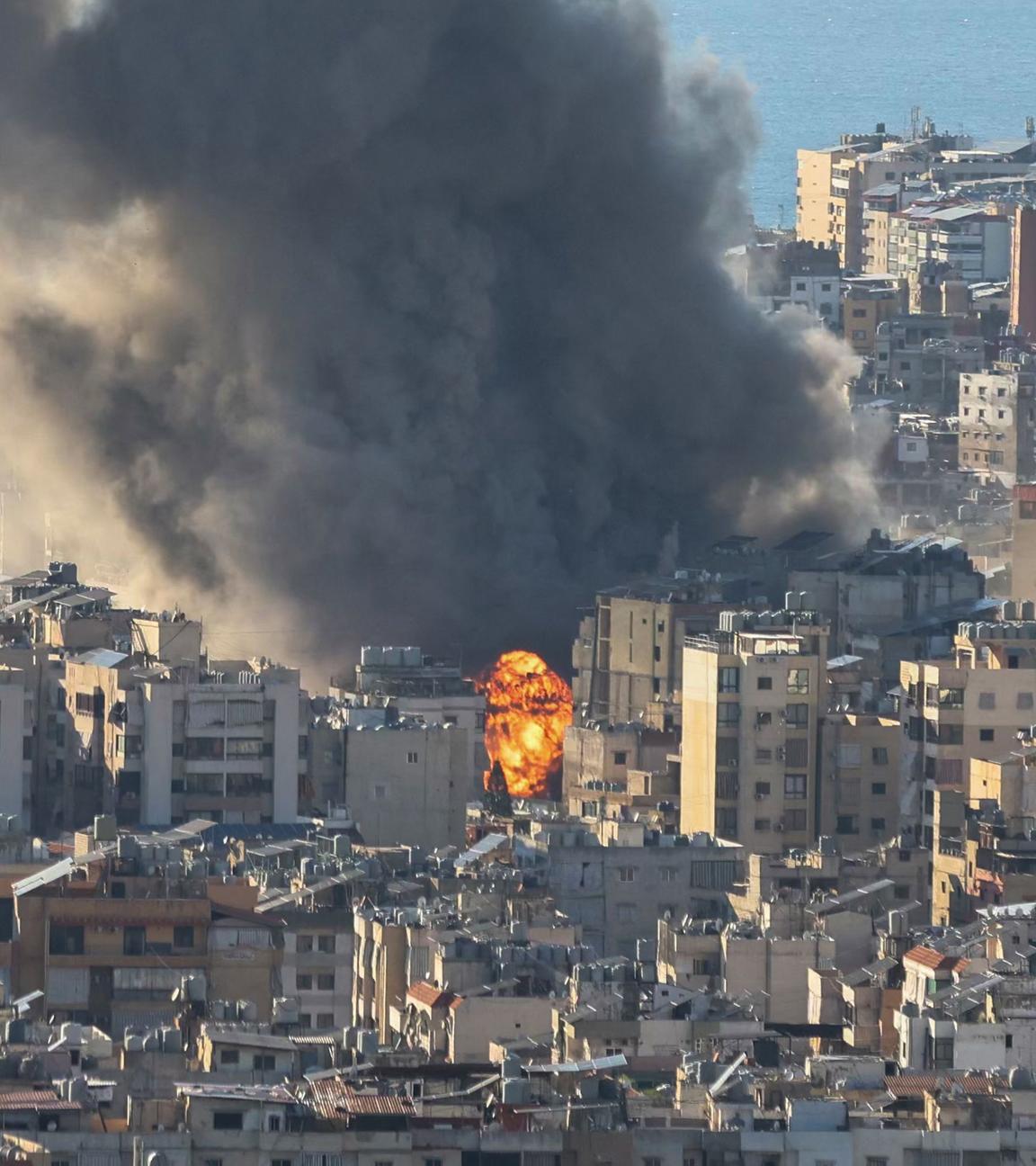 Nach israelischen Bombardierungen der südlichen Vororte Beiruts steigen Rauchwolken auf.