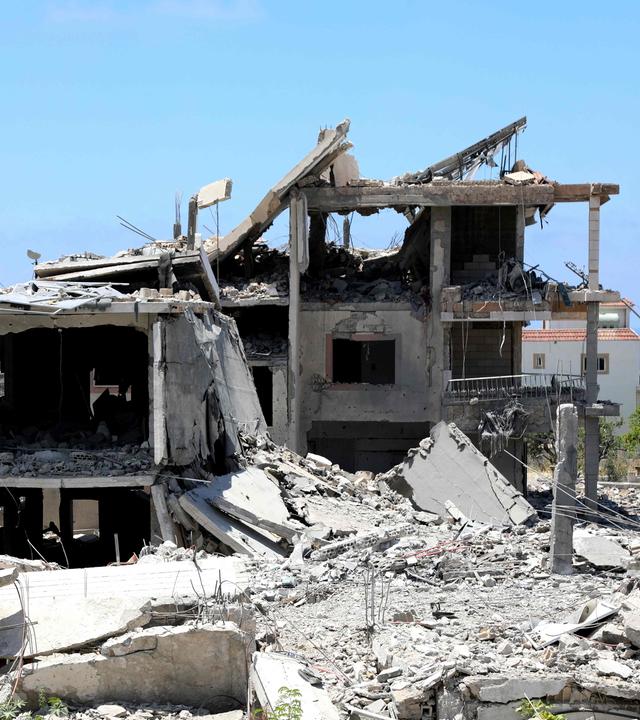 Ein durch einen israelischen Angriff zerstörtes Gebäude im Libanon.