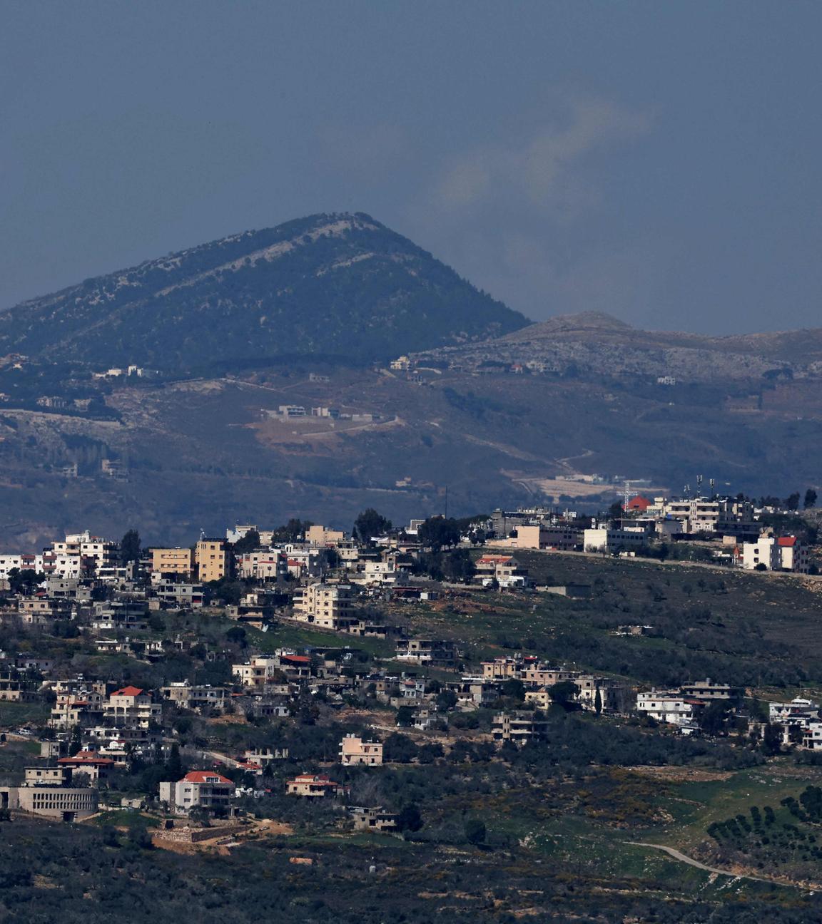 Blick auf die Landschaft im Süden Libanons: Rauch steigt auf nach einem israelischen Angriff.