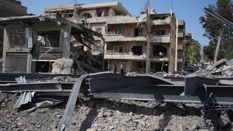 Durch Angriffe beschädigte Wohngebäude in der südlibanesischen Stadt Jibchit am 17. April 2026.