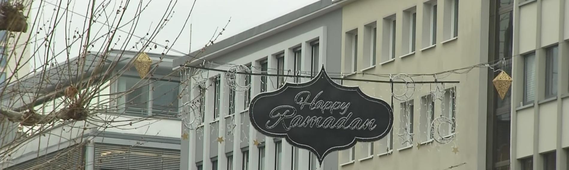 Schild: "Happy Ramadan" in Frankfurt