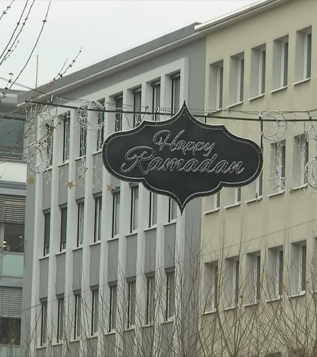 Schild: "Happy Ramadan" in Frankfurt